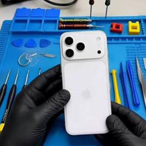 iPhone repair technician at Mobile Smart in Papakura Auckland